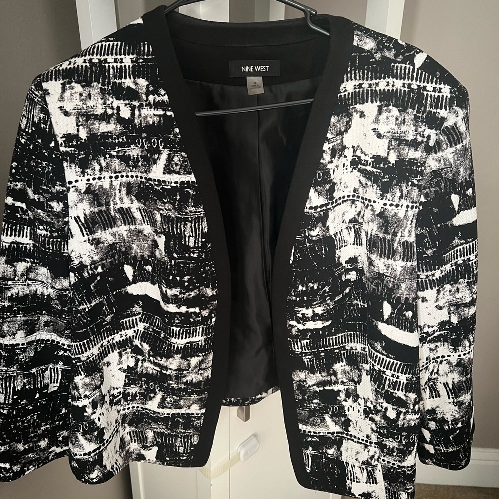 Nine West black & white blazer